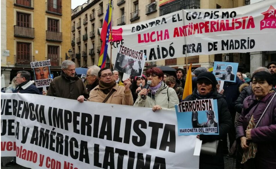 Organizaciones y partidos políticos reciben con protestas a Guaidó en su visita a Madrid