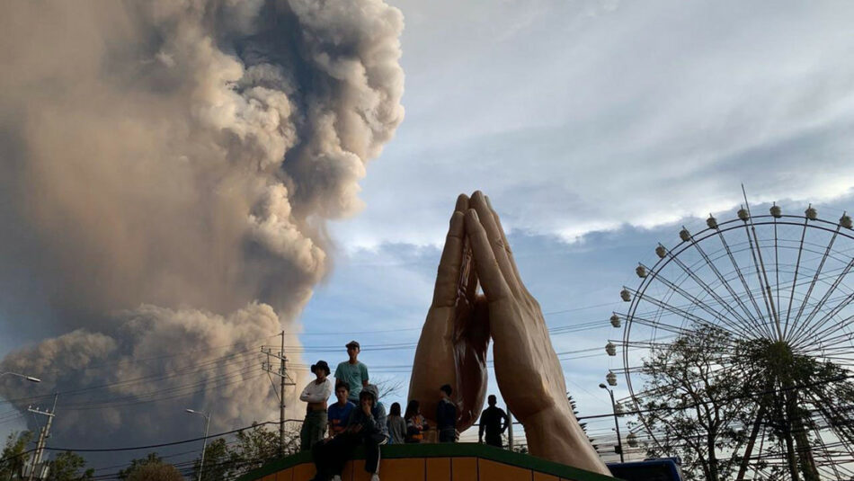 Masivas evacuaciones en Filipinas tras erupción de volcán Taal
