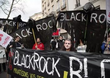 Francia. Trabajadores Ferroviarios ocupan las oficinas del fondo buitre BlackRock en París