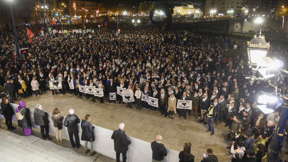 Miles de personas se manifiestan en Bilbao para pedir una política de acercamiento de presos