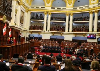 Perú aspira a superar su crisis política mediante las elecciones legislativas