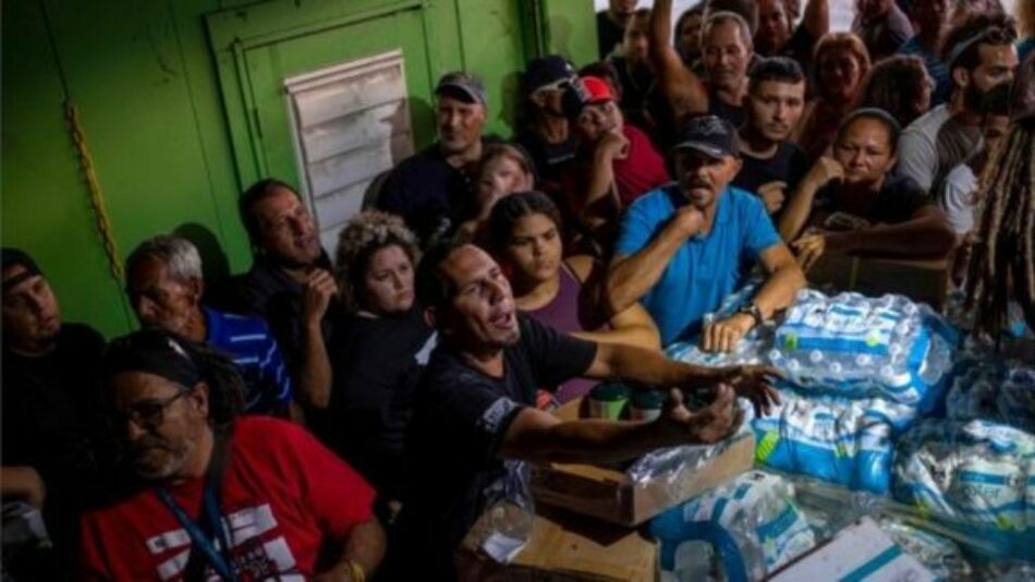 Dejan que se pudra ayuda humanitaria en Puerto Rico, golpeado por desastres