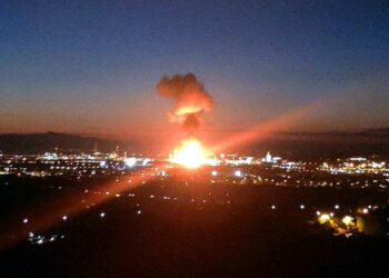 Ecologistas en Acción pide la reconversión de la industria petroquímica de Tarragona