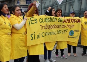 El relator de la ONU de Derechos Humanos, Philip Alston, visita en Madrid el único Centro de Empoderamiento para Trabajadoras del Hogar y Cuidados en España, en riesgo de cierre