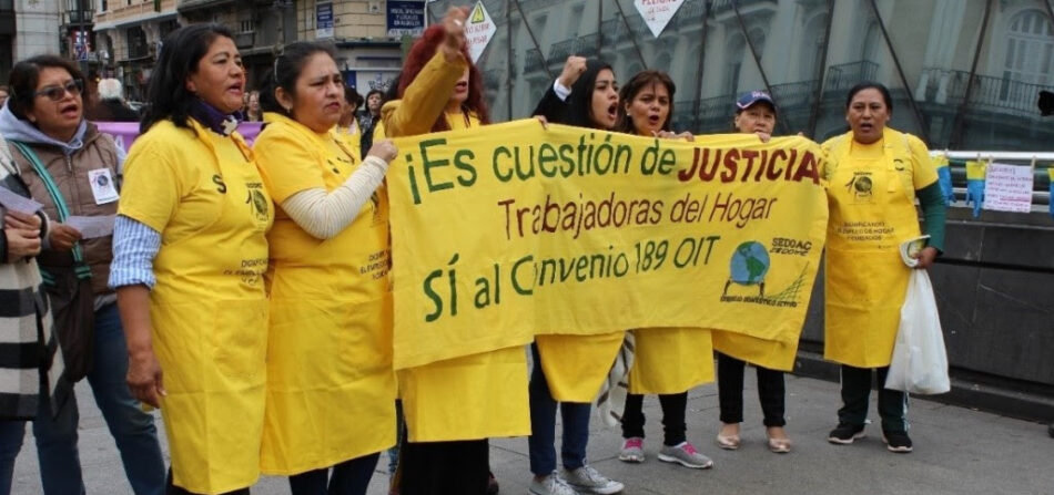 El relator de la ONU de Derechos Humanos, Philip Alston, visita en Madrid el único Centro de Empoderamiento para Trabajadoras del Hogar y Cuidados en España, en riesgo de cierre