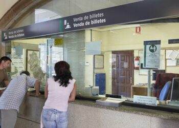 CGT arremete contra el Ministerio de Fomento por incumplir el acuerdo de reapertura de venta de billetes