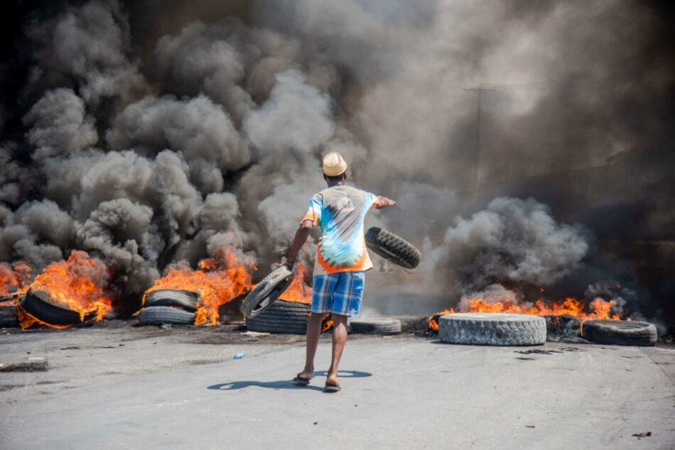 Rebelión policial con apoyo popular contra el gobierno de Moise en Haití