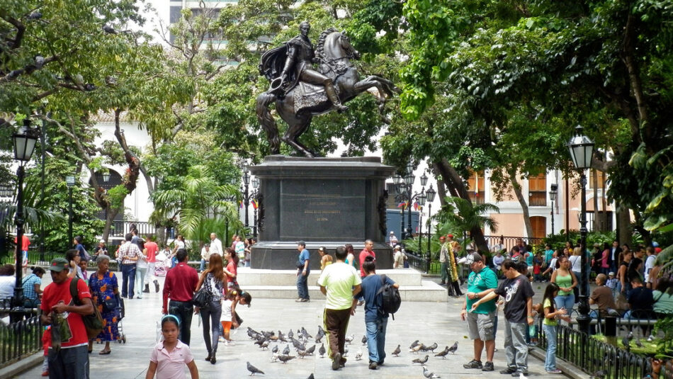 ‘Venezuela, más allá de mentiras y mitos’: ¿por qué es necesario un libro sobre un país sobre el que hay información continua?