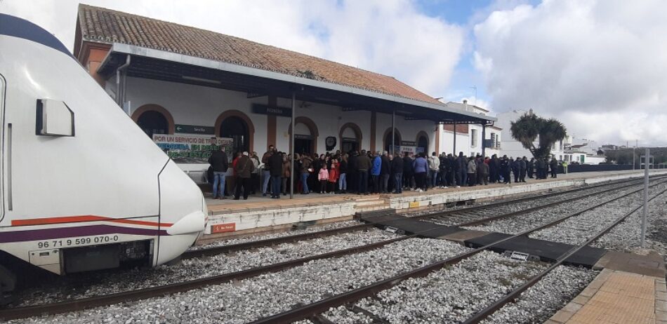 La Plataforma en Defensa del Tren Rural Andaluz se reune con PSOE y Unidas Podemos en el Congreso