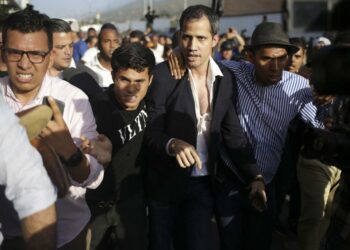 Guaidó regresó a Venezuela tras ser aplaudido por Trump