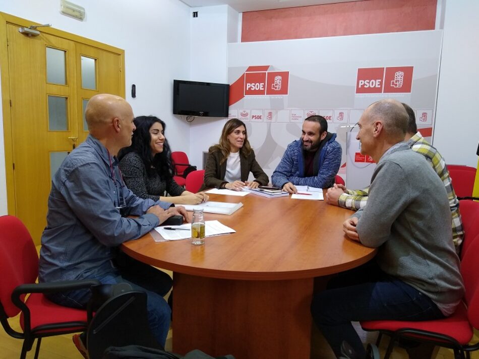 Representantes de colectivos ecologistas y de protección animal se reúnen con el Grupo Parlamentario Socialista en la Asamblea de Extremadura