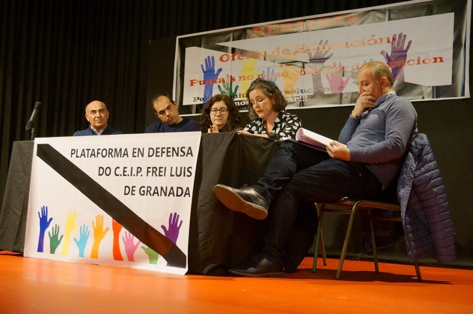 El interés por la situación del colegio Frei Luís de Granada llena la Casa da Cultura de Sarria