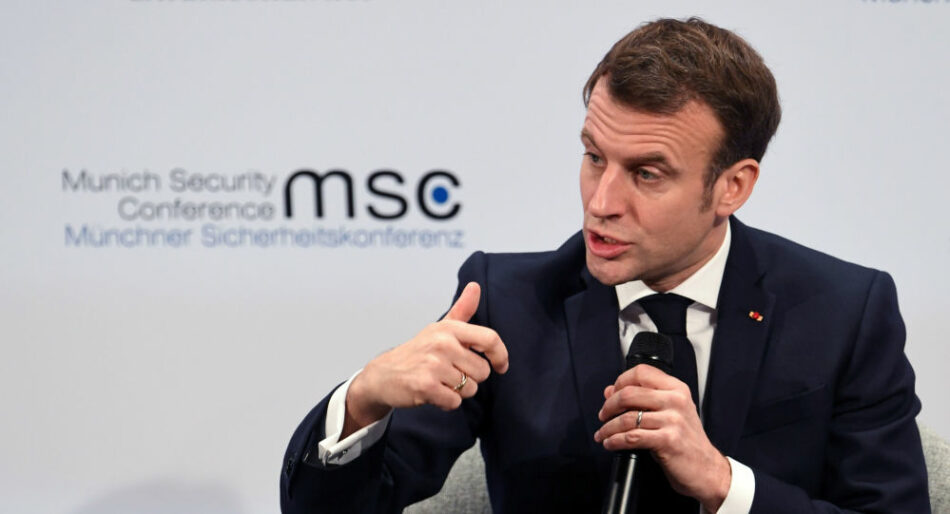 Macron aboga por reestablecer el diálogo con Rusia para «resolver conflictos congelados»