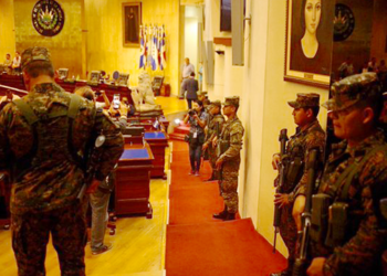 El Salvador. El FMLN llama a defender la Constitución y repudia autogolpe de Bukele