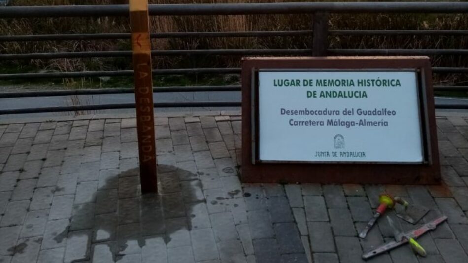 Rompen un cuadro y quitan la placa en honor a las víctimas de la ‘Desbandá’, en Granada