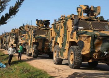 Turquía envía otro convoy militar a Siria pese a tregua de Idlib