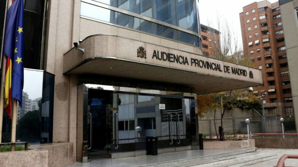 Comunicación a la Fiscalía de Madrid: «seis hospitales podrían poner en marcha un protocolo para que los profesionales sanitarios con sintomatología leve por Covid-19 sigan trabajando»