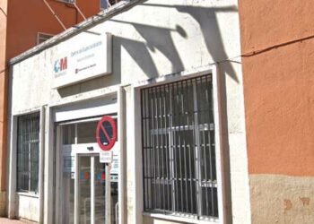 El personal sanitario y la vecindad se oponen con rotundidad al cierre de uno de los centros de salud de Vallecas clave en la lucha contra el Covid-19