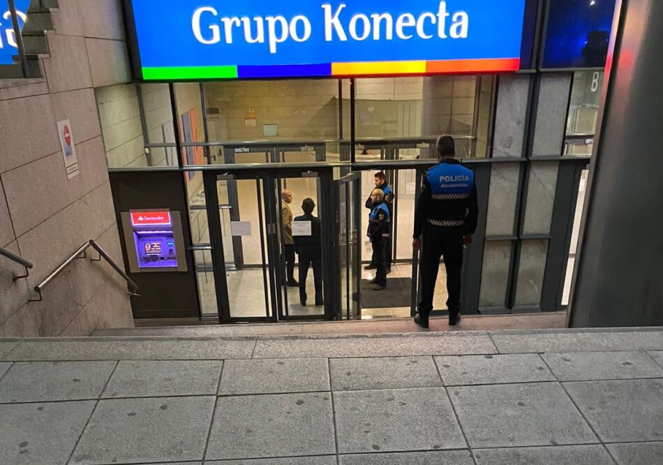 La Dirección de Konecta BTO intenta incumplir la decisión del Comité de Empresa, pero las teleoperadoras y la Policía desalojan los centros de trabajo
