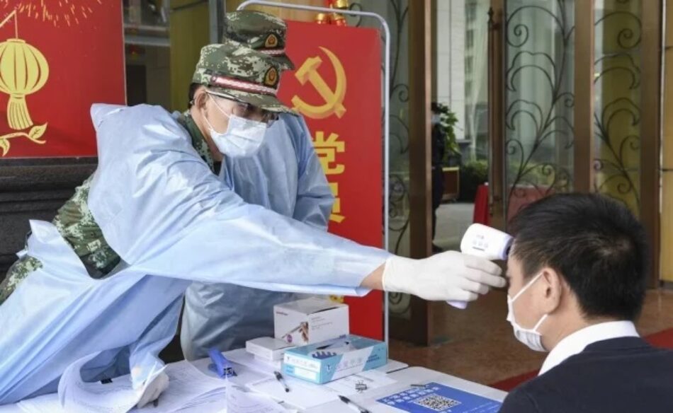 Crecen sospechas de que el coronavirus es parte de una guerra bacteriológica iniciada por EE.UU.