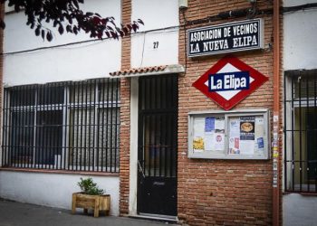 Vecinos y vecinas de 160 viviendas en el barrio de La Elipa alarmados