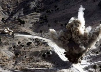 EE.UU. bombardea posiciones talibanas en el sur de Afganistán