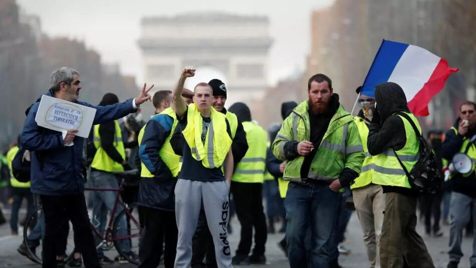 ‘Chalecos amarillos’ desafían a Macron y al coronavirus y vuelven a las calles de París