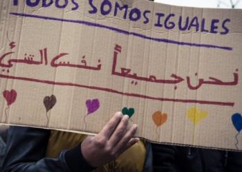 Asociaciones vecinales protestan ante una pregunta de Vox que relaciona inseguridad con menores inmigrantes dirigida al pleno de Ciudad Lineal