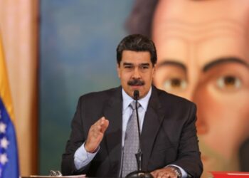 Maduro advierte que Venezuela “revisará a fondo” las relaciones diplomáticas con España