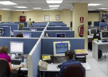 El Gobierno no limita las concentraciones de personas que se dan en los centros de trabajo de telemarketing