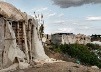 Sin agua, ni casa: trabajadores migrantes, capitalismo y esclavitud en tiempos de Coronavirus