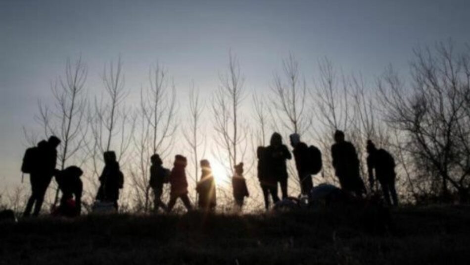 Turquía reporta que 76.000 migrantes cruzaron hacia Europa