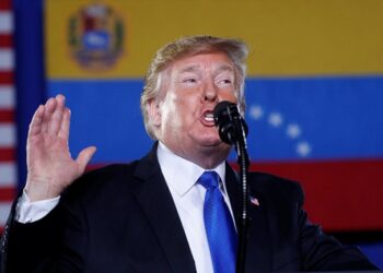 Trump abre la licitación para la invasión militar a Venezuela en medio de la pandemia