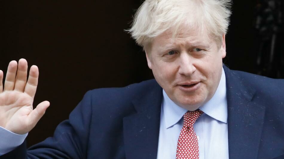 Boris Johnson sale del hospital donde le trataban de Covid-19