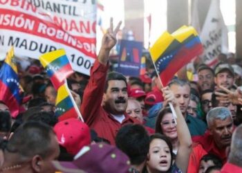 Lucha sin cuartel en defensa del presidente Maduro: de corazón