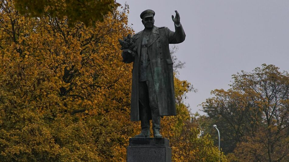 Rusia acusa a República Checa de despreciar la lucha antifascista tras la retirada de una estatua del mariscal Kónev