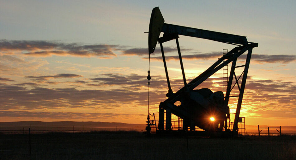 La OPEP+ baraja un recorte de producción petrolífera