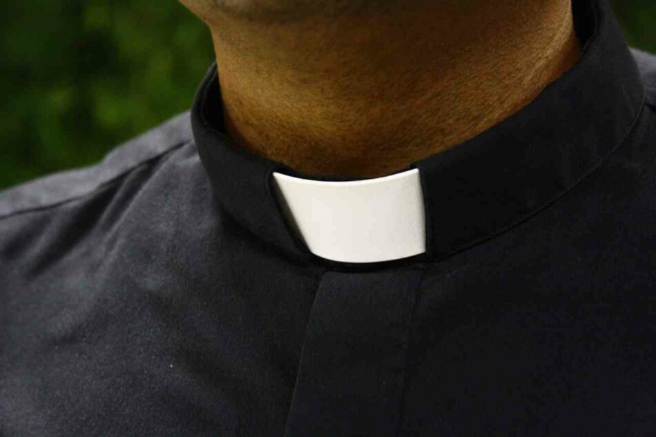 Suspenden a varios sacerdotes en Colombia por delitos sexuales