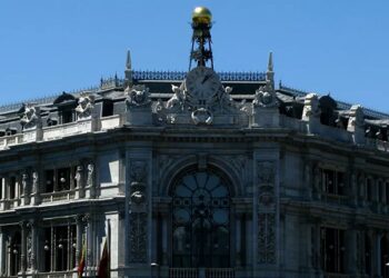 Es una anomalía recomendar a España recortes para evitar una crisis de deuda