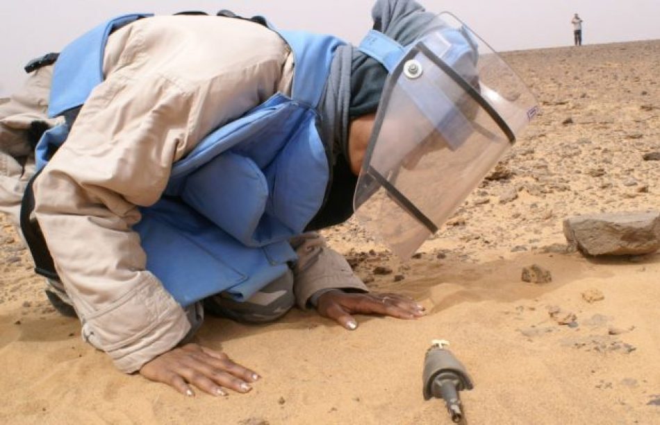 Sáhara Occidental: Mujeres jóvenes desminadoras arriesgan sus vidas para limpiar de minas y explosivos el territorio saharaui liberado