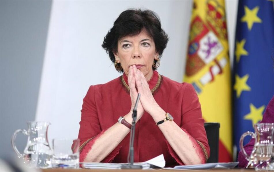 El sindicato STEs-i se dirige a la ministra de Educación para exigir que no ponga en riesgo la salud de la comunidad educativa con una decisión que interrumpe el buen funcionamiento actual de la enseñanza