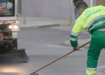 Adelante Sevilla avisa al gobierno municipal que no va a aceptar la privatización del servicio de limpieza de edificios municipales