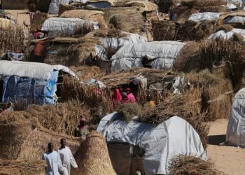 Un incendio en un campamento en el este de Nigeria deja dos muertos y a miles de personas sin hogar