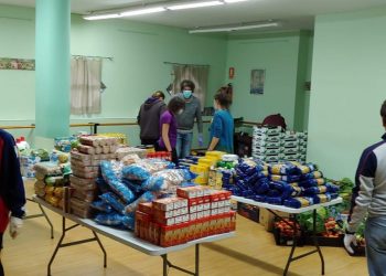 Las redes vecinales de solidaridad de la capital alimentan a más de 5.800 familias y más de 20.000 personas