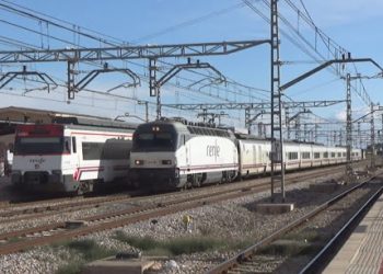 La Plataforma en defensa del tren rural de Andalucía, contra la supresión del tren convencional Sevilla Barcelona