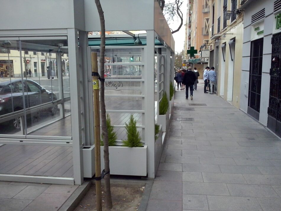 Las asociaciones vecinales rechazan la instalación de barras de bar en la calle y la ampliación de las terrazas en zonas ya saturadas