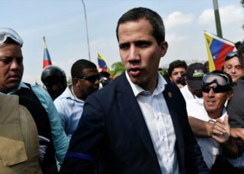 Maduro: Guaidó está escondido en una embajada