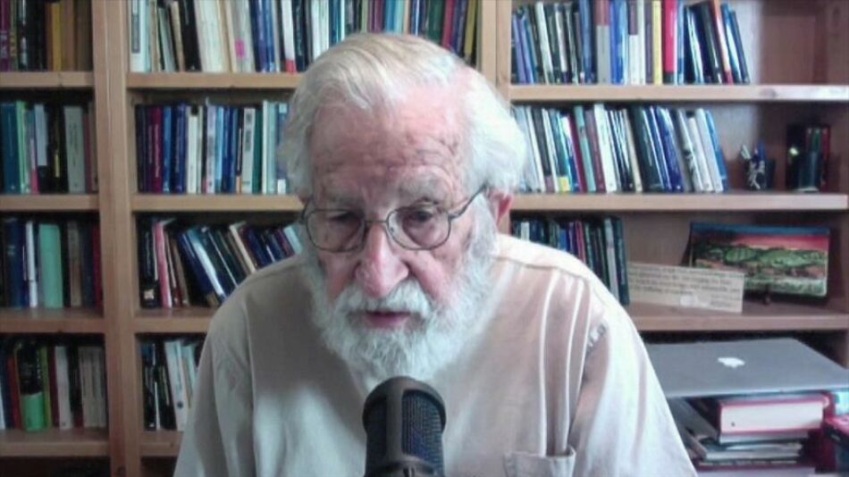 Chomsky tacha a Donald Trump del “peor criminal” de la historia