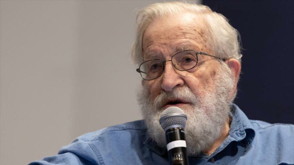 Chomsky: Capitalismo provocó alta mortalidad por COVID-19 en EEUU