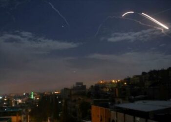 Ataque aéreo israelí en Siria mata a dos soldados y hiere a cuatro
